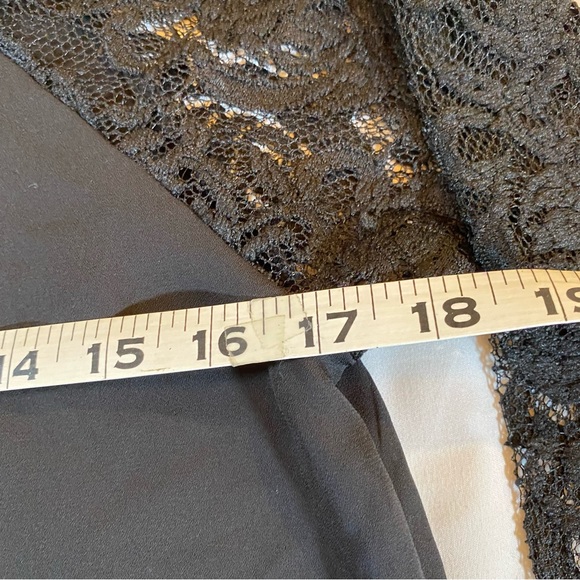 One Clothing Lace sleeve tunic top with keyhole neckline in back - Picture 4 of 9